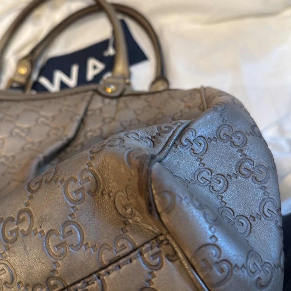 Well loved Gucci Sukey Medium Gold 100% authentic.  Comes with dustbag. - Picture 11 of 13